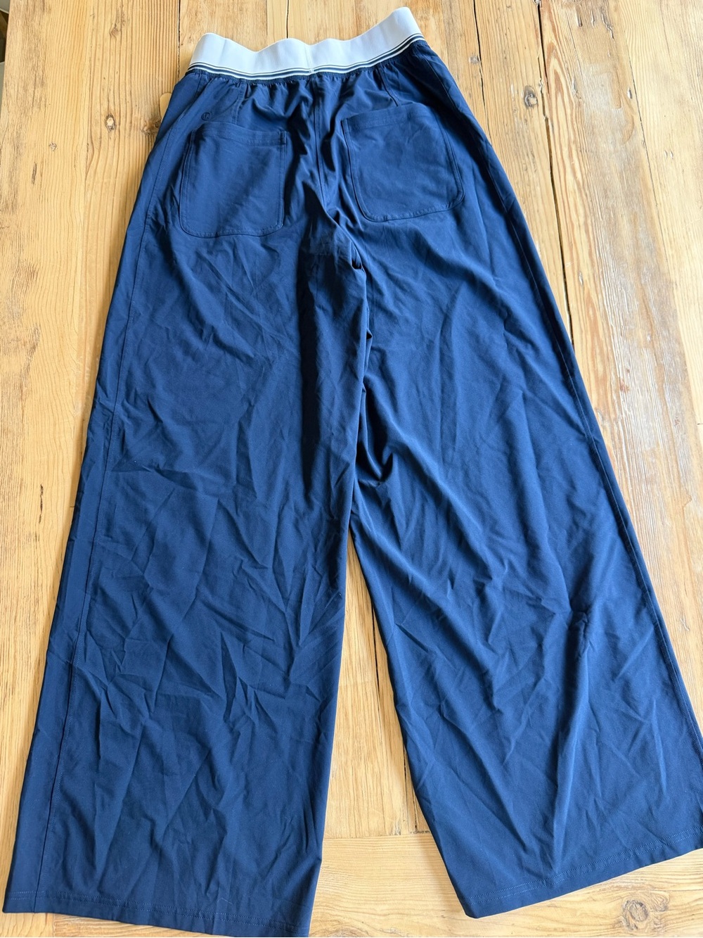 Swift High-Rise Wide-Leg Pant
Logo Waistband lululemon - Picture 3 of 5